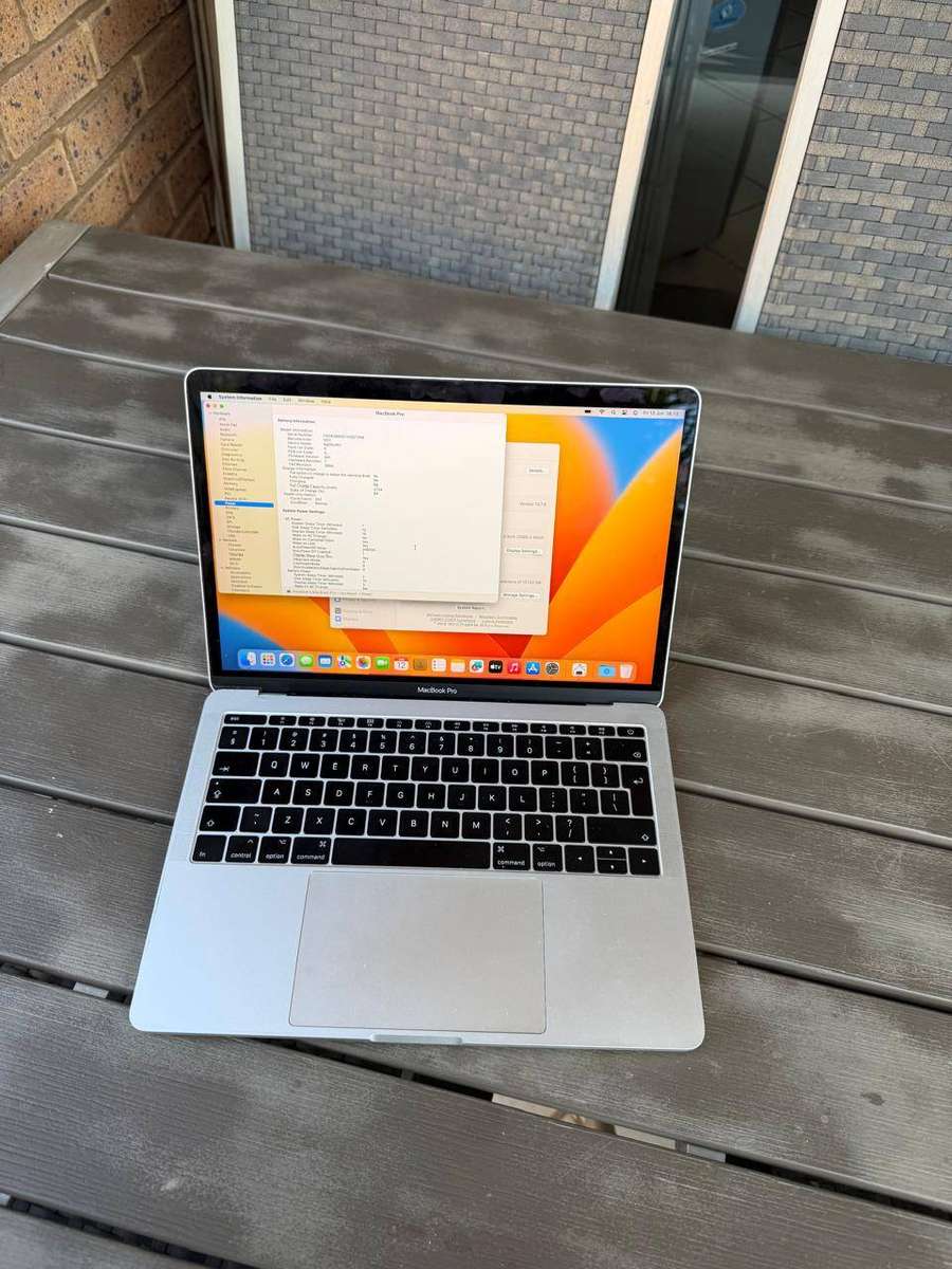 MacBook Pro Non-Touch Bar 13.3 Inch Retina, 2017 (128GB)  Excellent Condition + Charger