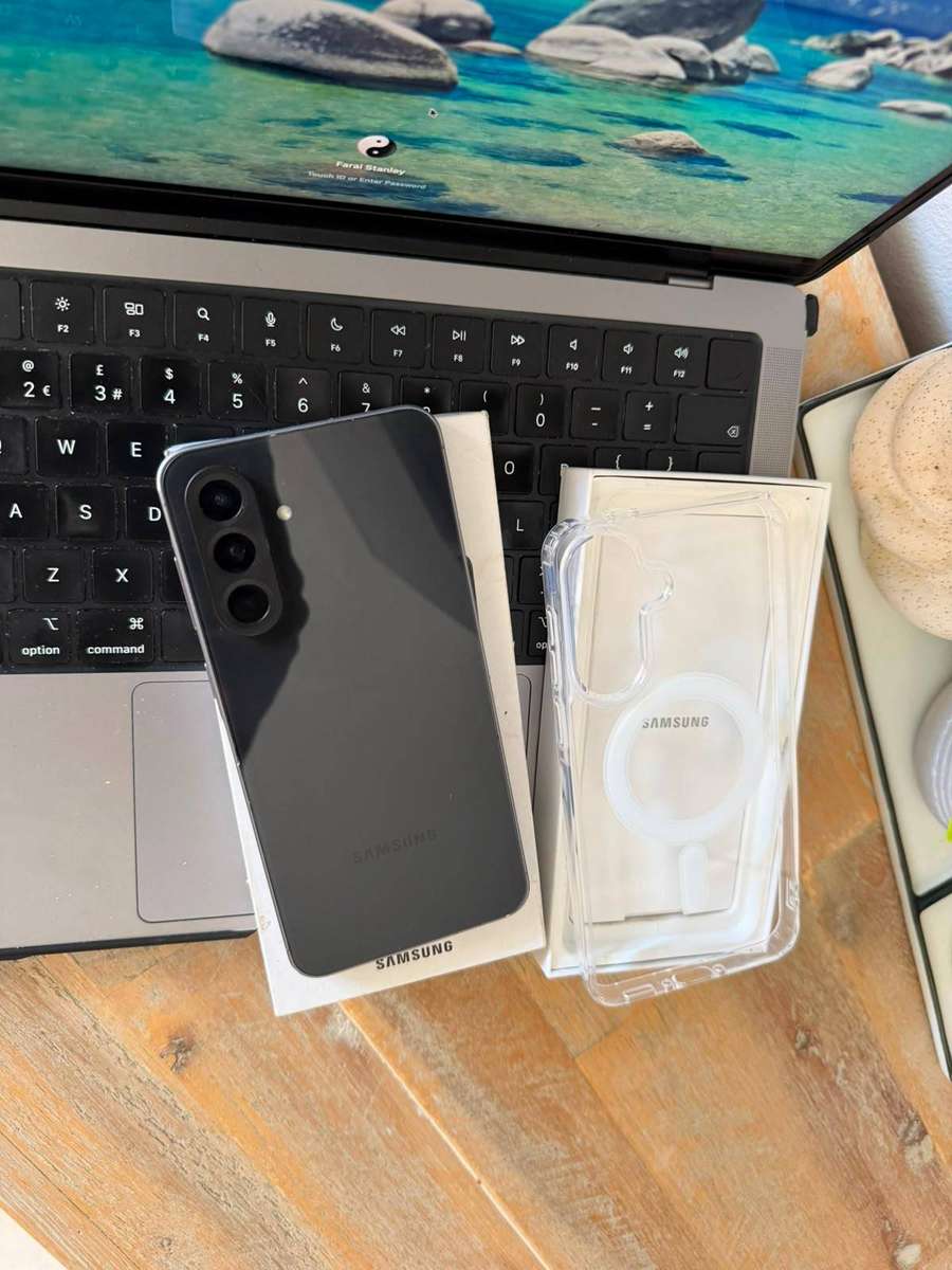 Samsung Galaxy A56 256GB + Box, Charger & Extras