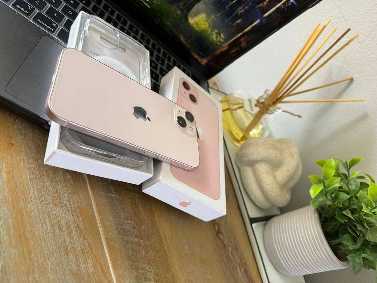 iPhone 13 (256GB) Excellent Condition + Box & Accessories