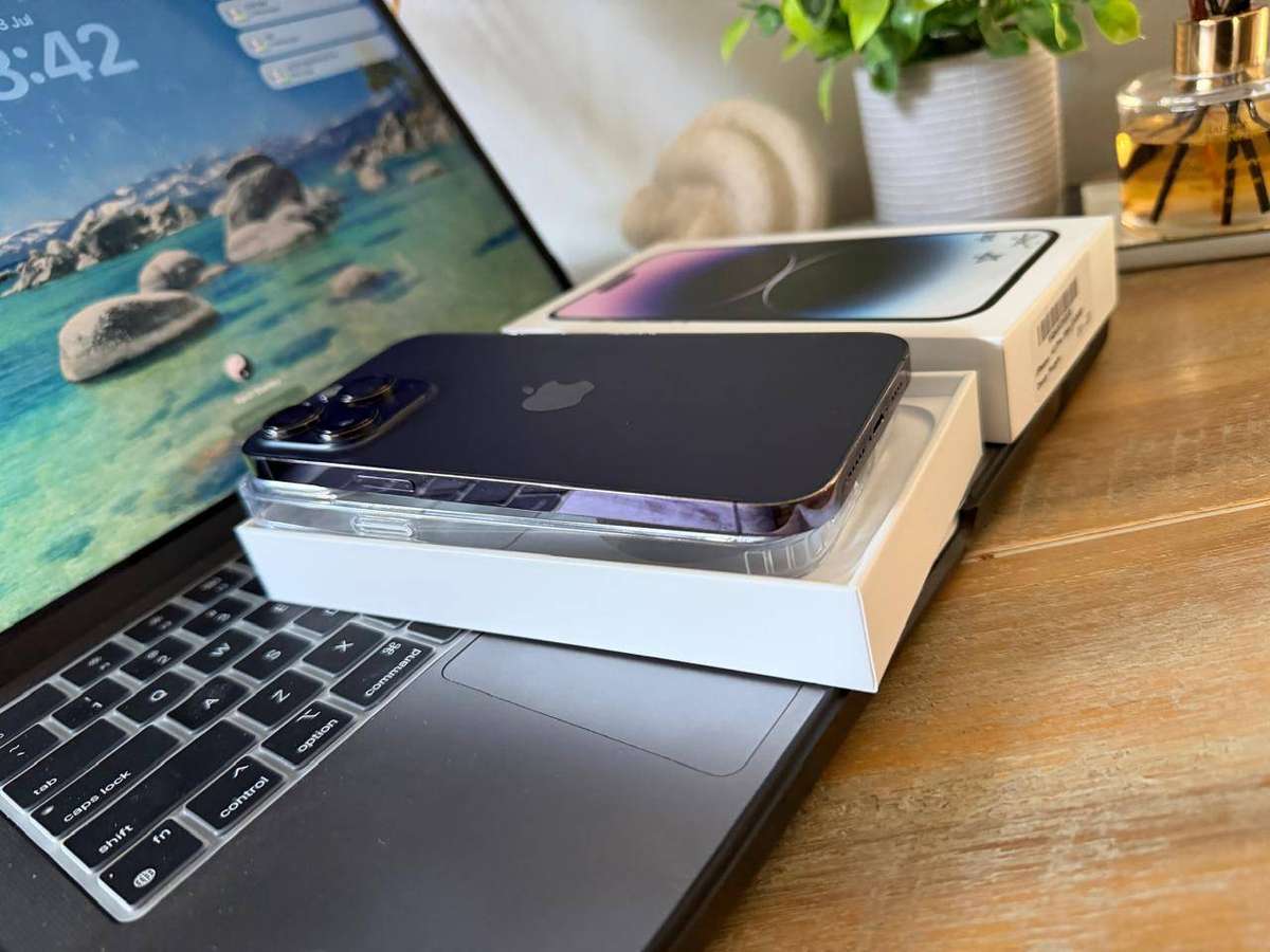 iPhone 14 Pro Max (512GB) Deep Purple *EXCELLENT CONDITION* + Complementary Screen Protector & Case