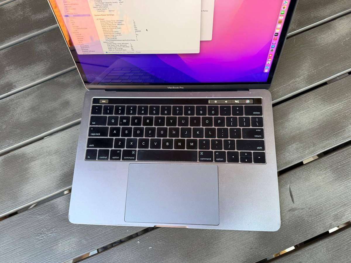 MacBook Pro Touch Bar 13.3 Inch Retina, 2016 (256GB)  Great Condition + Charger