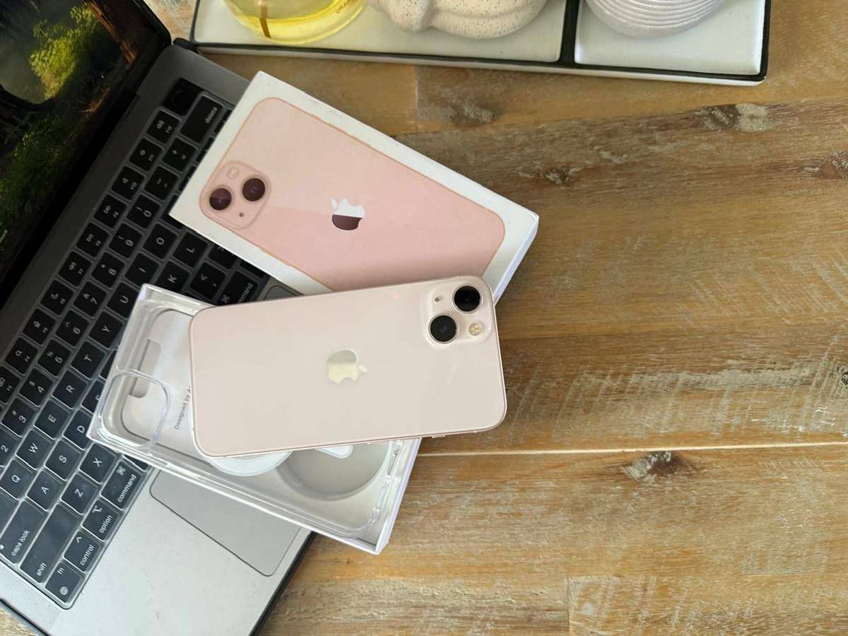 iPhone 13 (256GB) Excellent Condition + Box & Accessories
