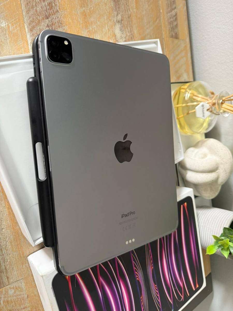 Apple iPad Pro 11 inch M2 Chip 128GB Wi-Fi + Cellular with Box, Charger & Extras