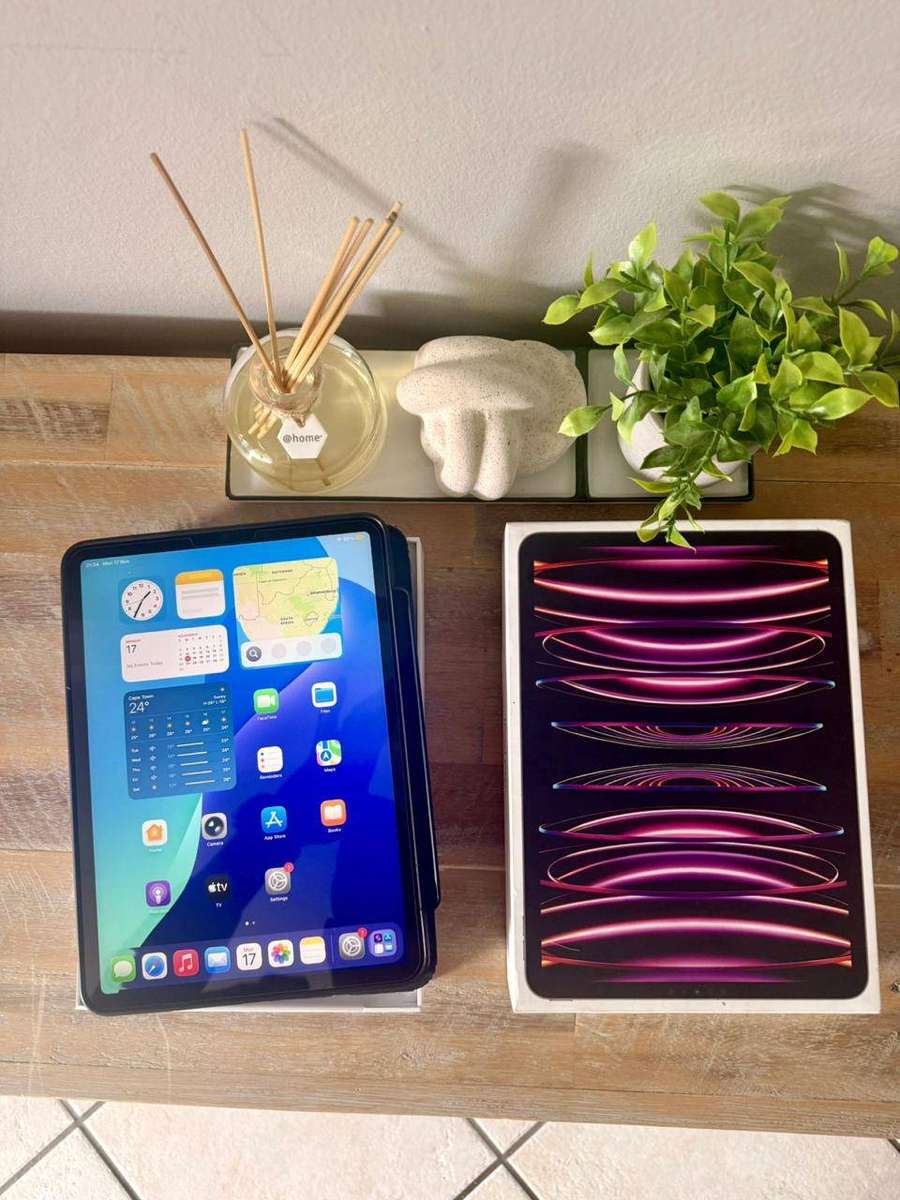 Apple iPad Pro 11 inch M2 Chip 128GB Wi-Fi + Cellular with Box, Charger & Extras