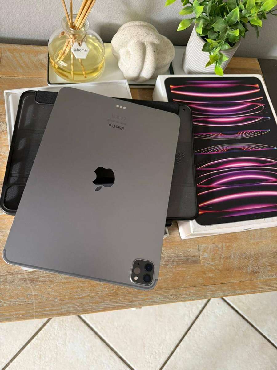 Apple iPad Pro 11 inch M2 Chip 128GB Wi-Fi + Cellular with Box, Charger & Extras