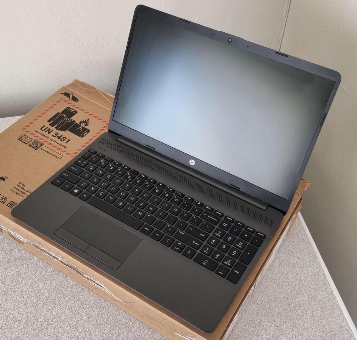 HP 15-DW0XXX - 8TH GEN CORE i5-8265U, 8GB RAM, 512GB NVME SSD, 15" HD DISPLAY, WINDOWS 11 HOME SL