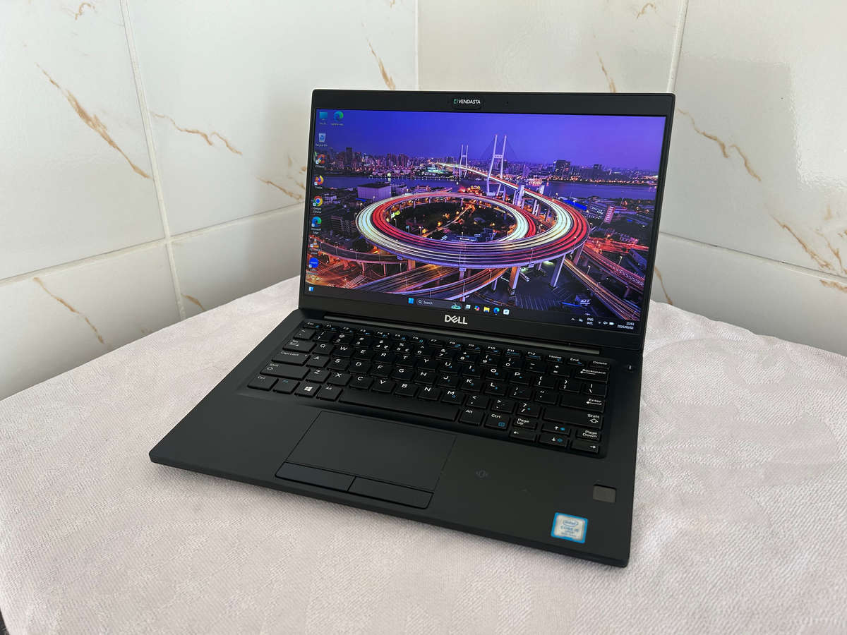 Dell Latitude 7390 -> Core i5-8350U / 16GB / 256GB SSD / Windows 11 PRO -> ->