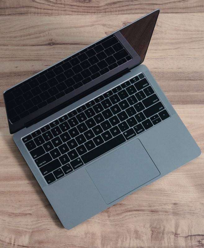 2018 Apple MacBook Air 13" Intel Core i5 8GB RAM 128GB SSD