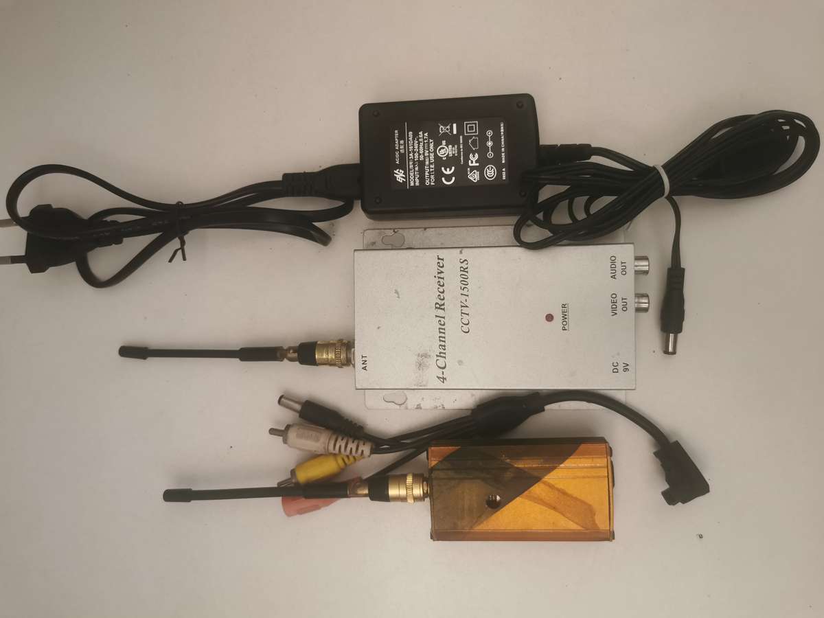 4-Channel CCTV-1500RS Wireless Video Audio Long Range Transmitter & Receiver