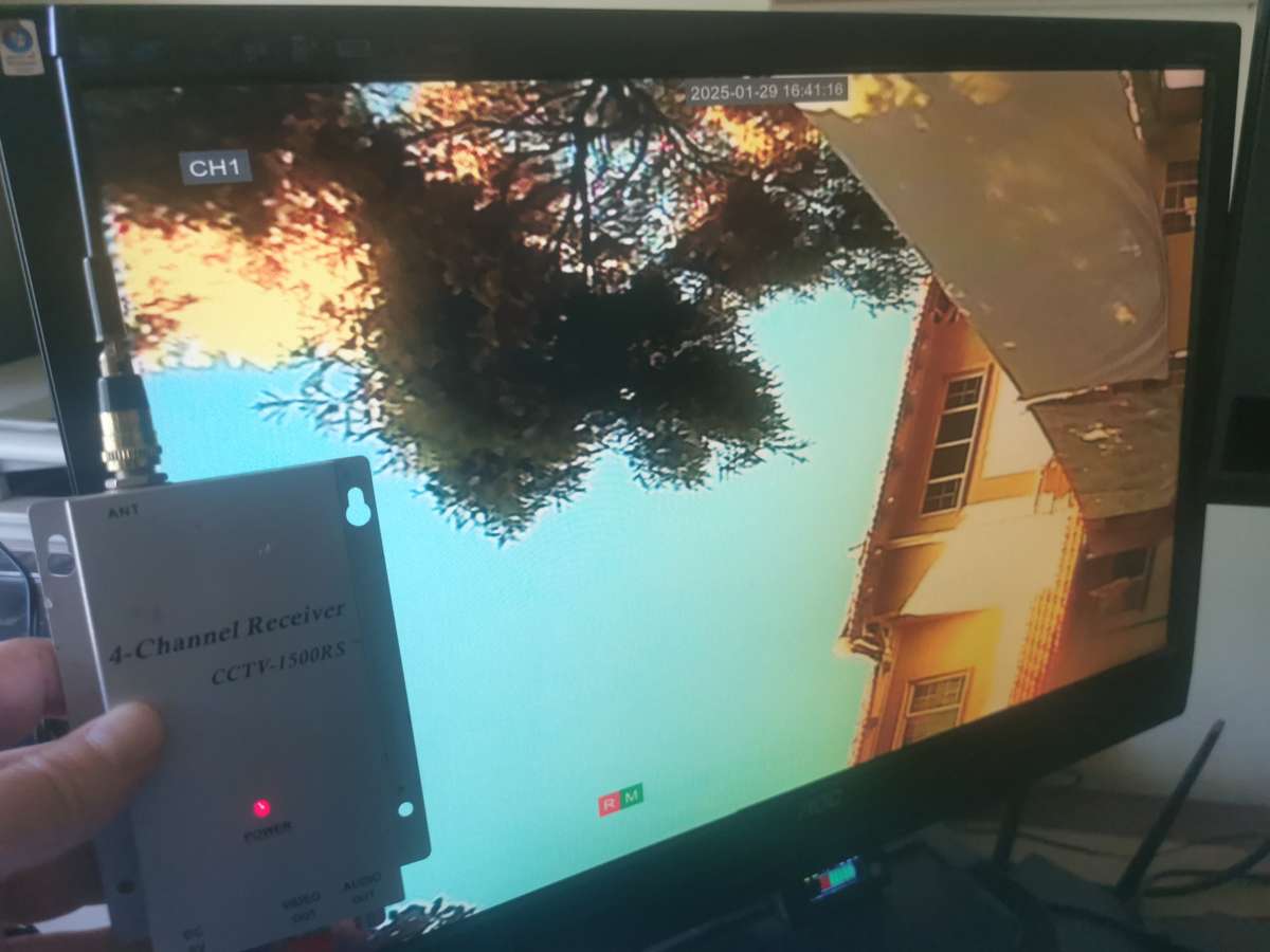 4-Channel CCTV-1500RS Wireless Video Audio Long Range Transmitter & Receiver