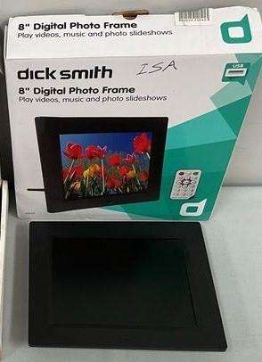 DICK SMITH 8" DIGITAL PHOTO FRAME - PLAYS VIDEOS, MUSIC & PHOTO SLIDESHOWS ,excellent condition