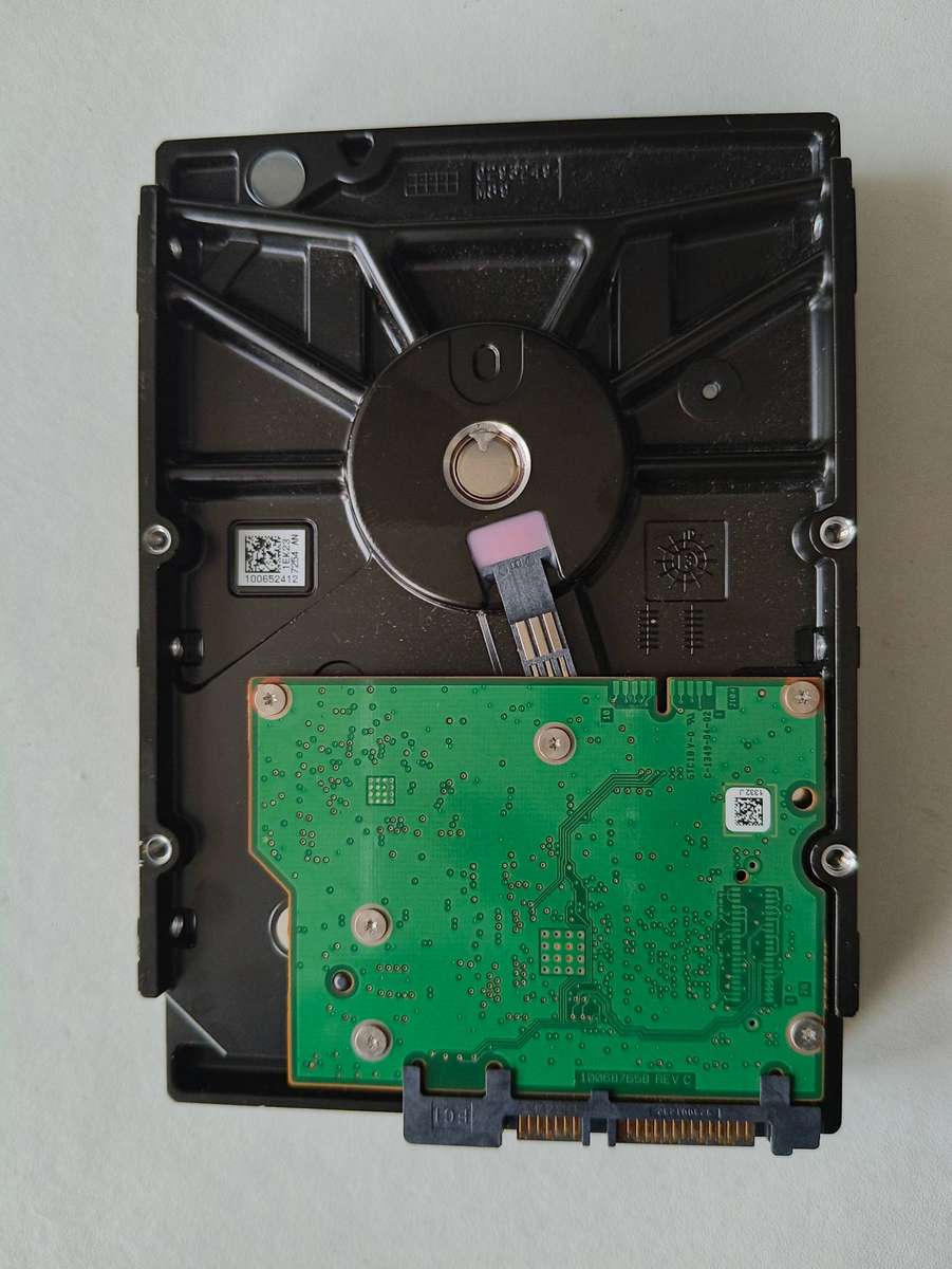 2TB SEAGATE HARD DRIVE