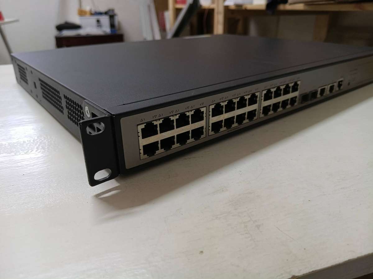 PE 1950-24G-2SFP+-2XGT-PoE+ - switch - 24 ports - managed - rack-mountable