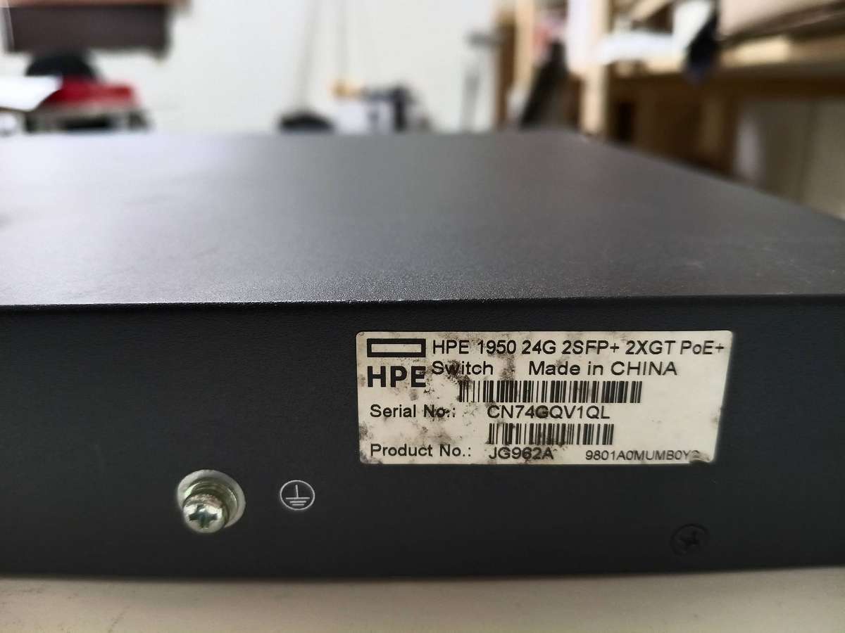 PE 1950-24G-2SFP+-2XGT-PoE+ - switch - 24 ports - managed - rack-mountable