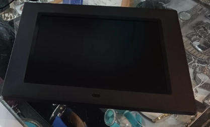 DICK SMITH 8" DIGITAL PHOTO FRAME - PLAYS VIDEOS, MUSIC & PHOTO SLIDESHOWS ,excellent condition