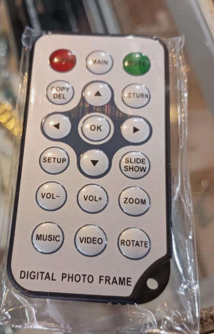 DICK SMITH 8" DIGITAL PHOTO FRAME - PLAYS VIDEOS, MUSIC & PHOTO SLIDESHOWS ,excellent condition