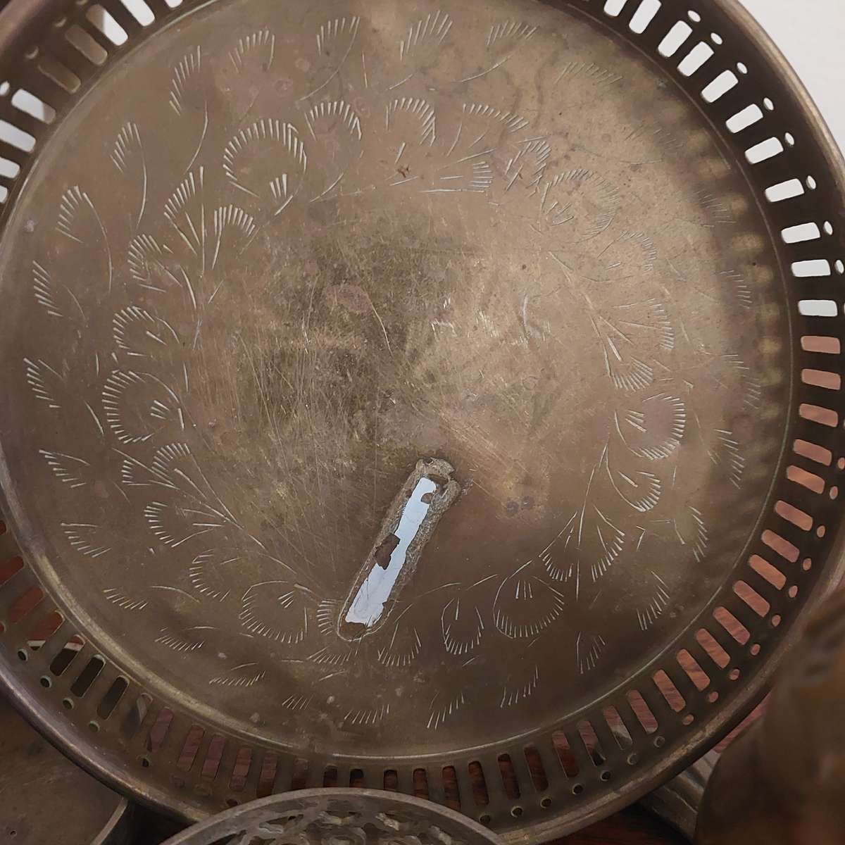 Mixed lot brass and brass tone items