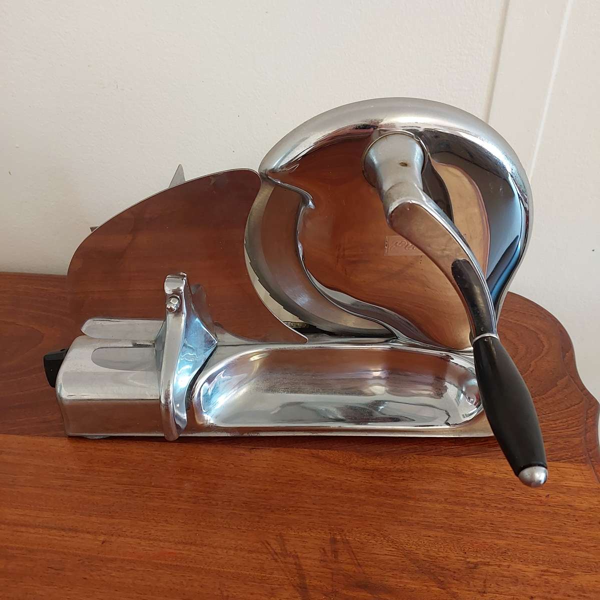 Pineware bread slicer