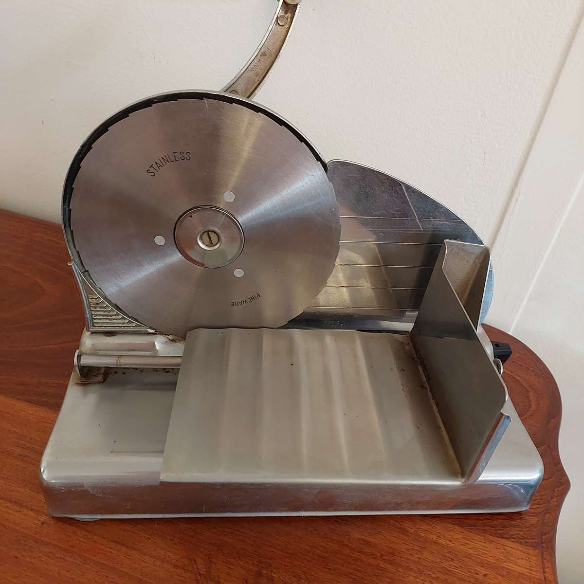 Pineware bread slicer