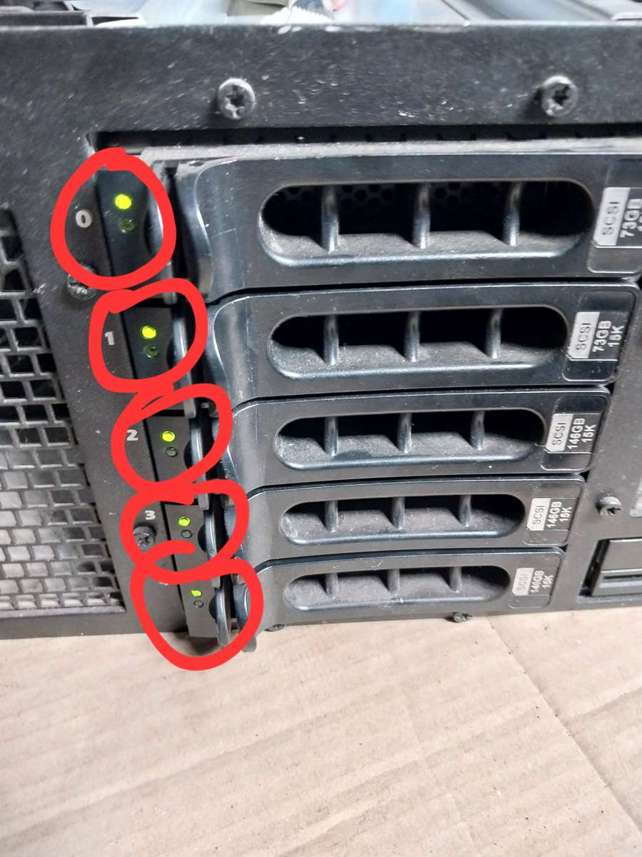 5 X SCSI SERVER HARD DRIVES (584 GB TOTAL)