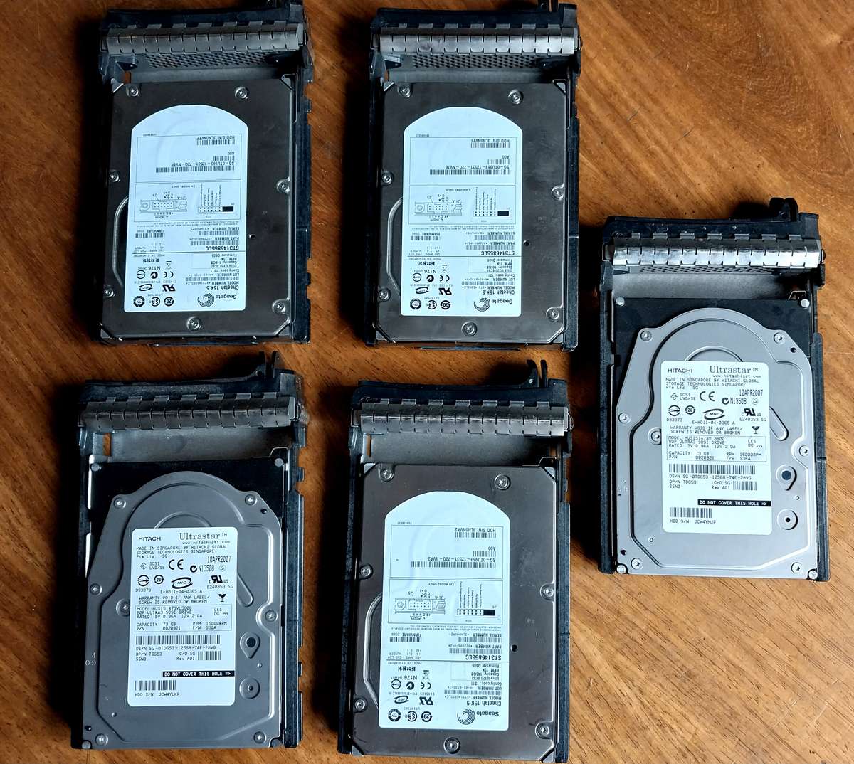 5 X SCSI SERVER HARD DRIVES (584 GB TOTAL)