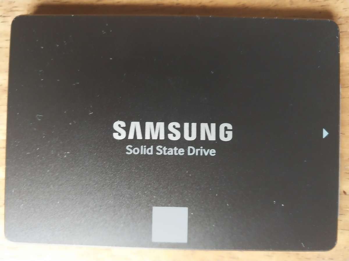 !! SAMSUNG EVO 250 GB SSD !!