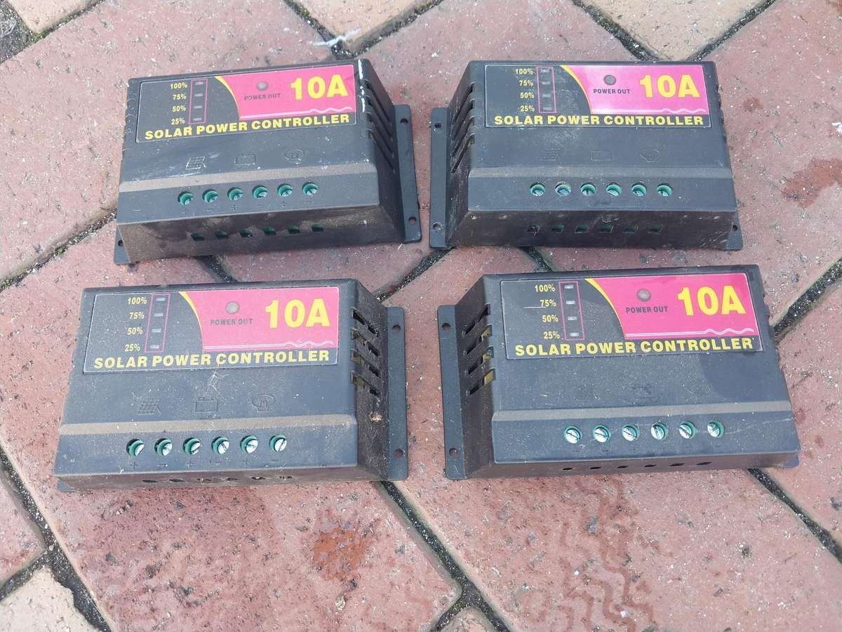 Lot of 5 solar panels