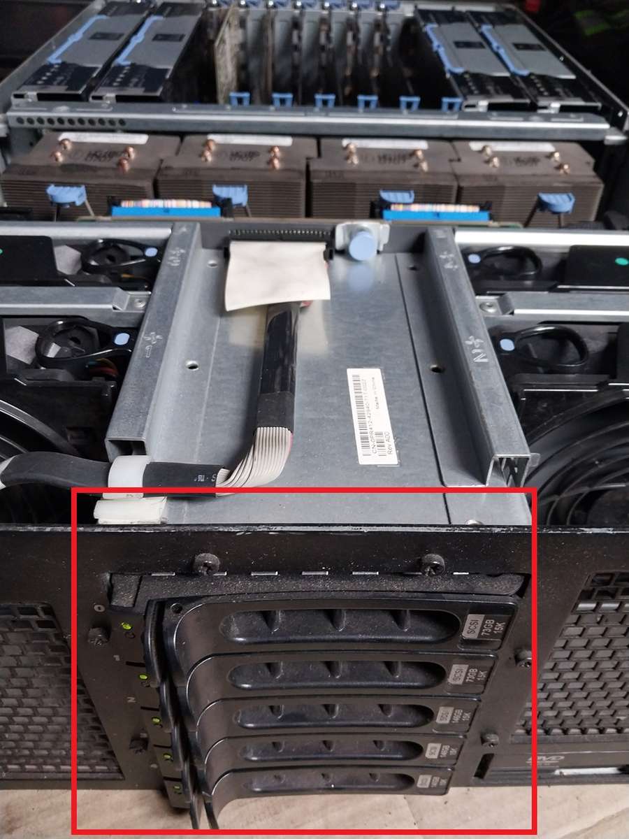 5 X SCSI SERVER HARD DRIVES (584 GB TOTAL)