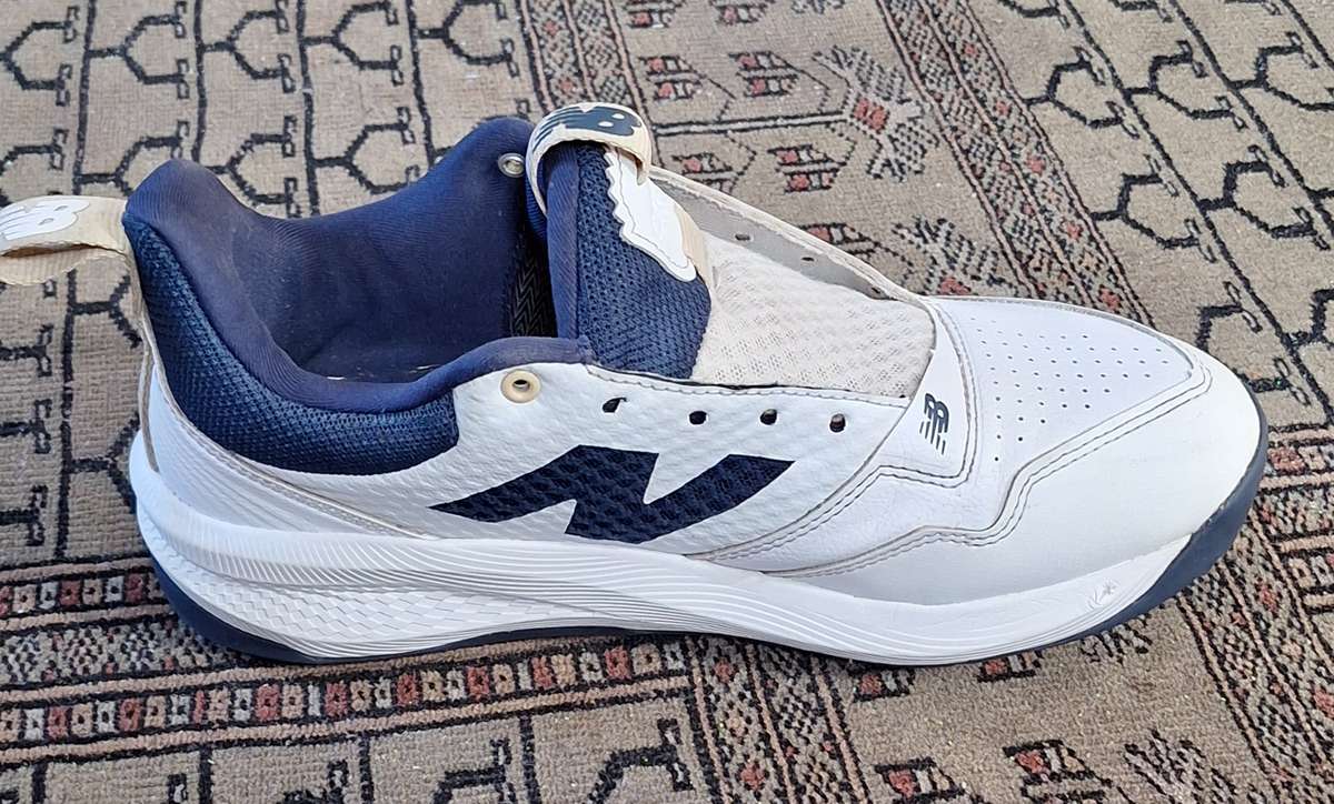 REDUCED New Balance CK4030N5 Cricket Bowlers spikes