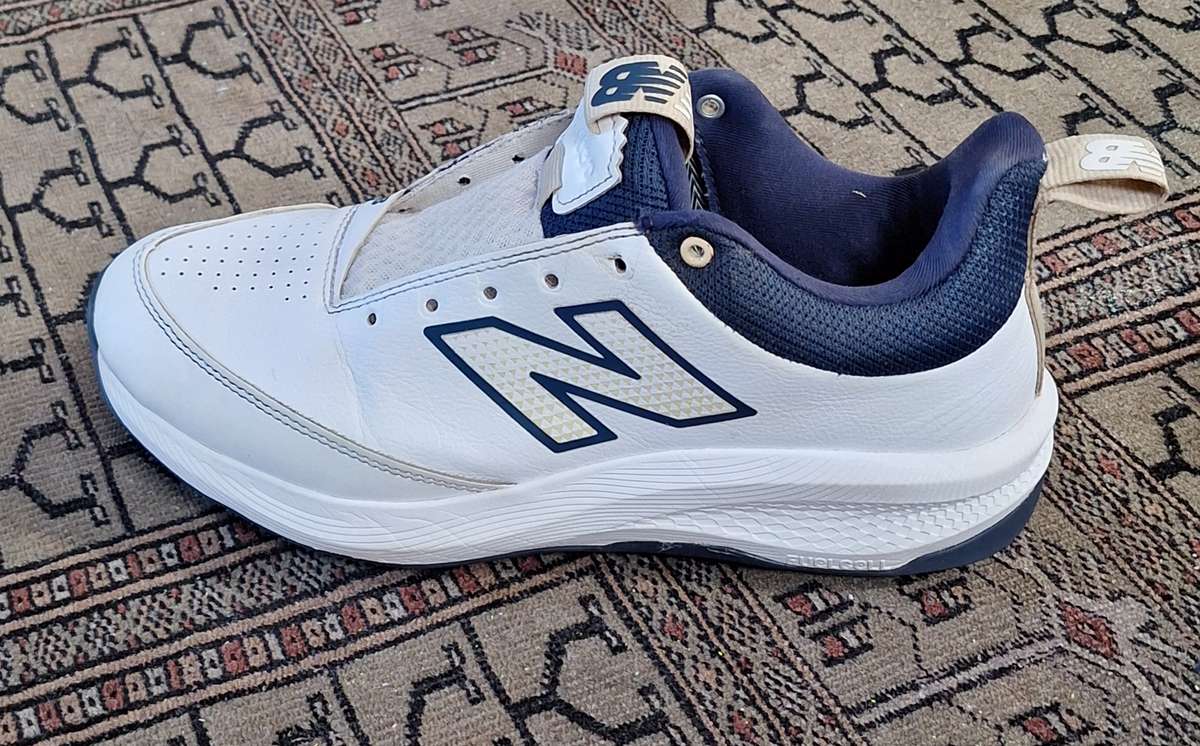 REDUCED New Balance CK4030N5 Cricket Bowlers spikes