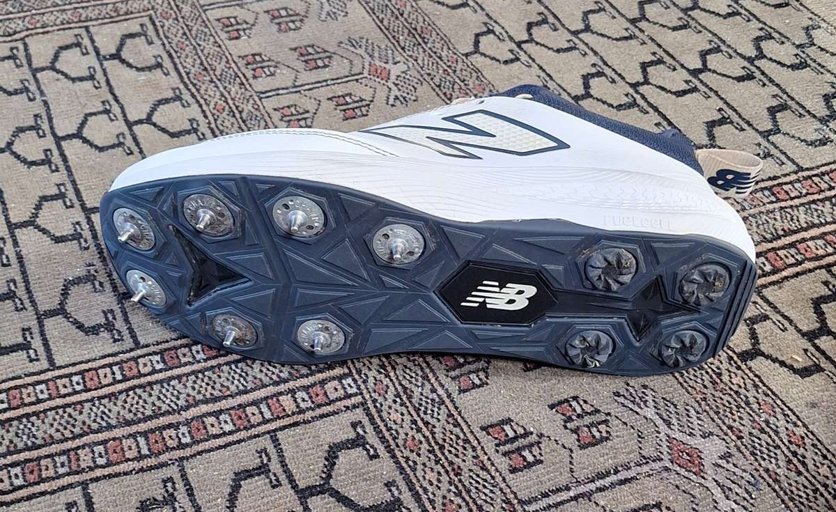 REDUCED New Balance CK4030N5 Cricket Bowlers spikes