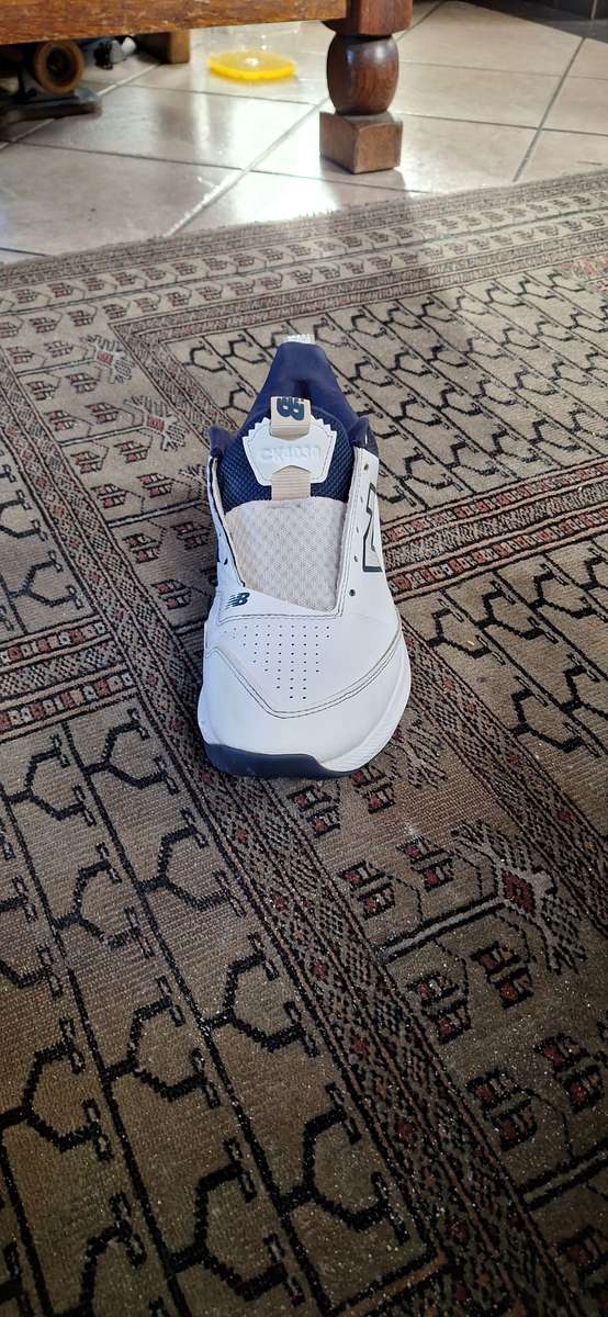 REDUCED New Balance CK4030N5 Cricket Bowlers spikes