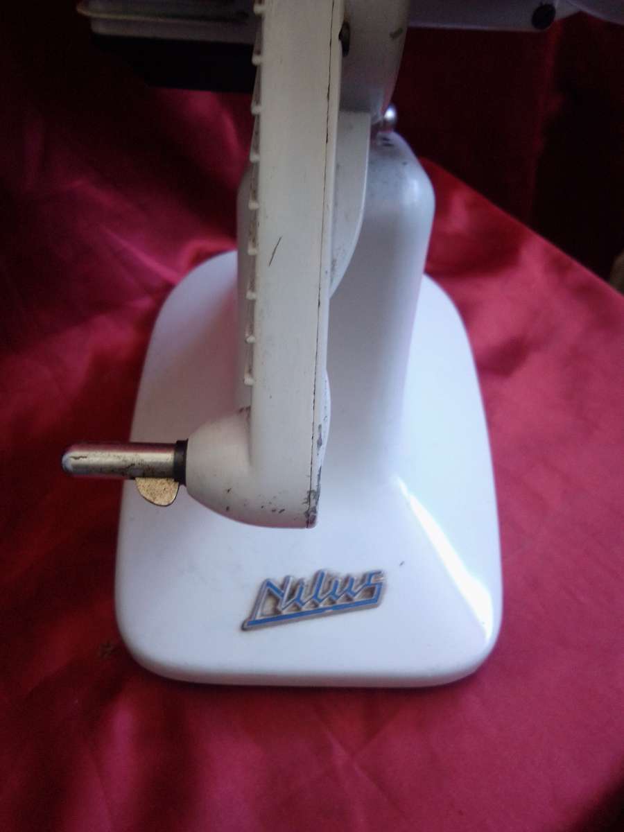 1950's Nilus 8mm Projector