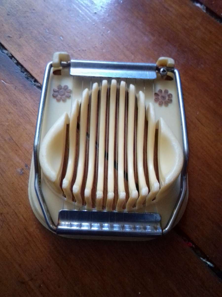Retro Egg Slicer