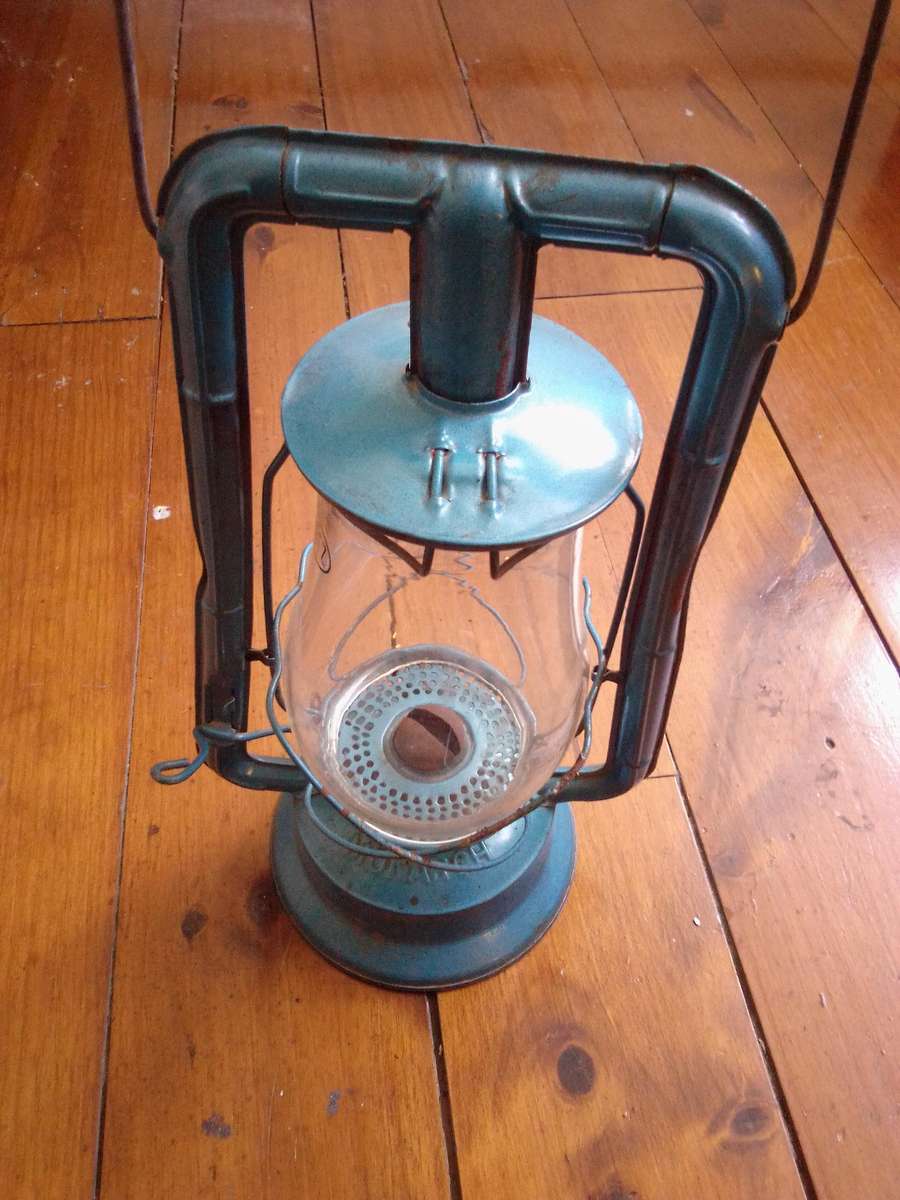 Vintage DIETZ MONARCH No 10 Paraffin Lamp