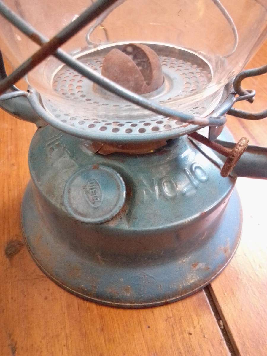 Vintage DIETZ MONARCH No 10 Paraffin Lamp