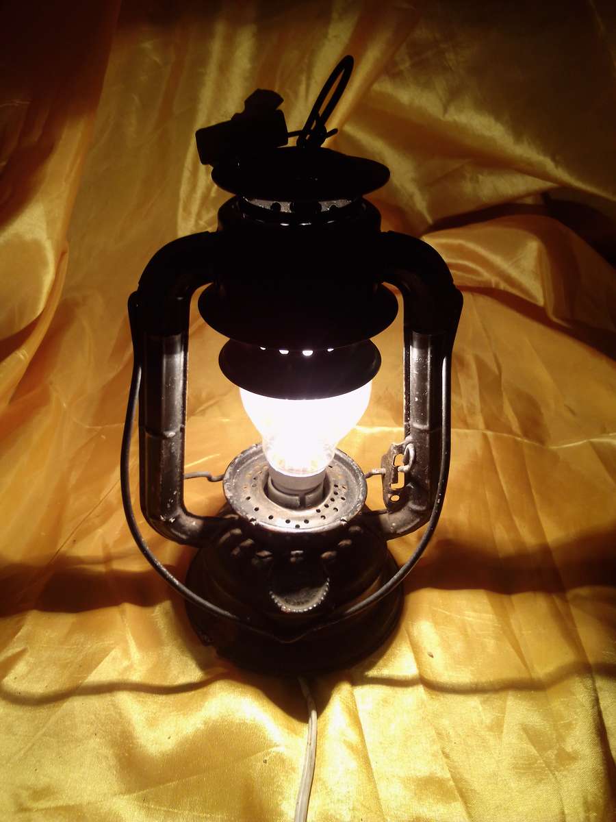 Old Dietz Comet USA Paraffin Lamp Converted Into Electrical (Working)