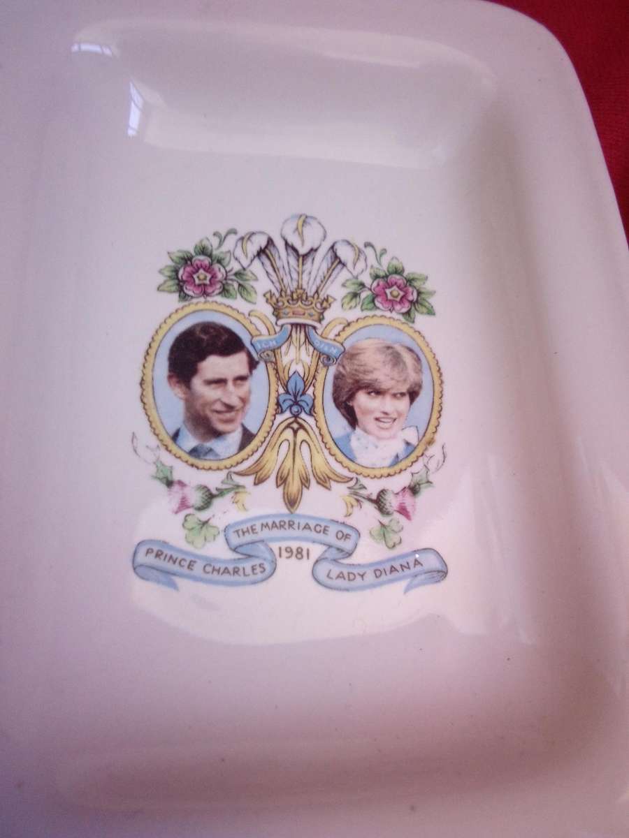 Prince Charles Lady Diana 1981 Marriage Porcelain Soap Dish With 2 Sealed Cakes Soap