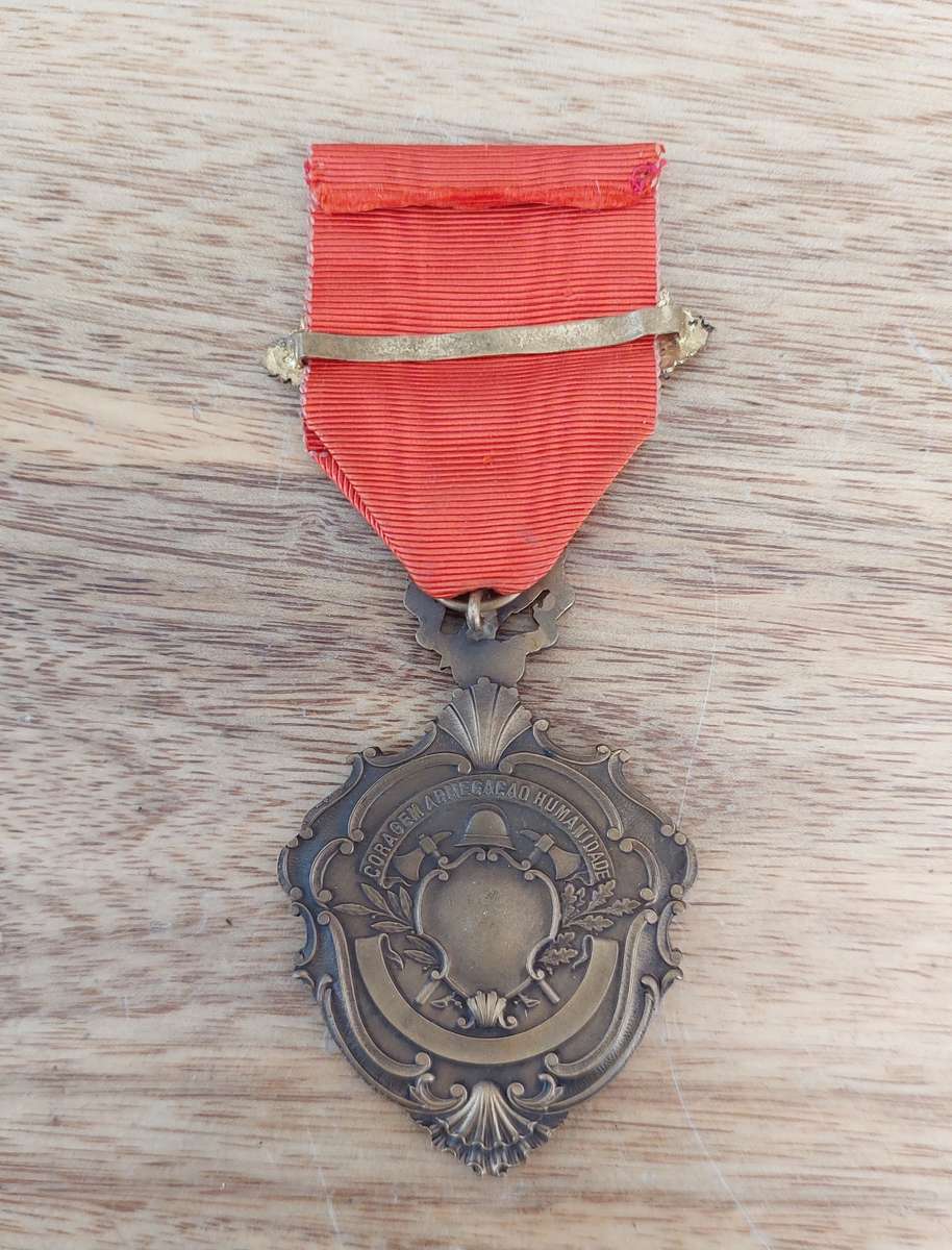 - Lisbon Portugal Volunteer Firefighter Medal with Assiduidade Clasp -