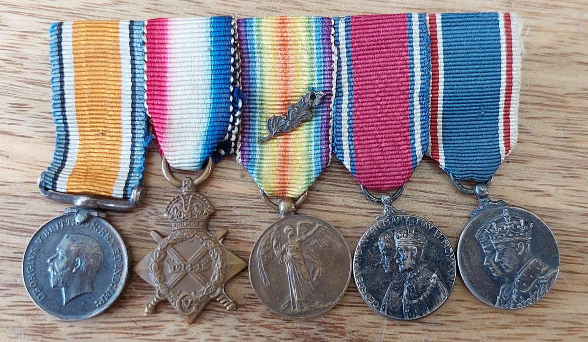# A Great War Miniature Medal Bar with 5 x Medals #