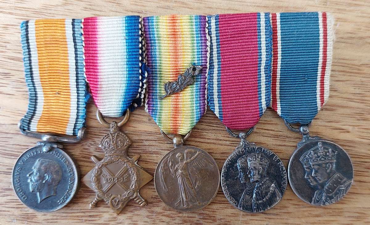 # A Great War Miniature Medal Bar with 5 x Medals #