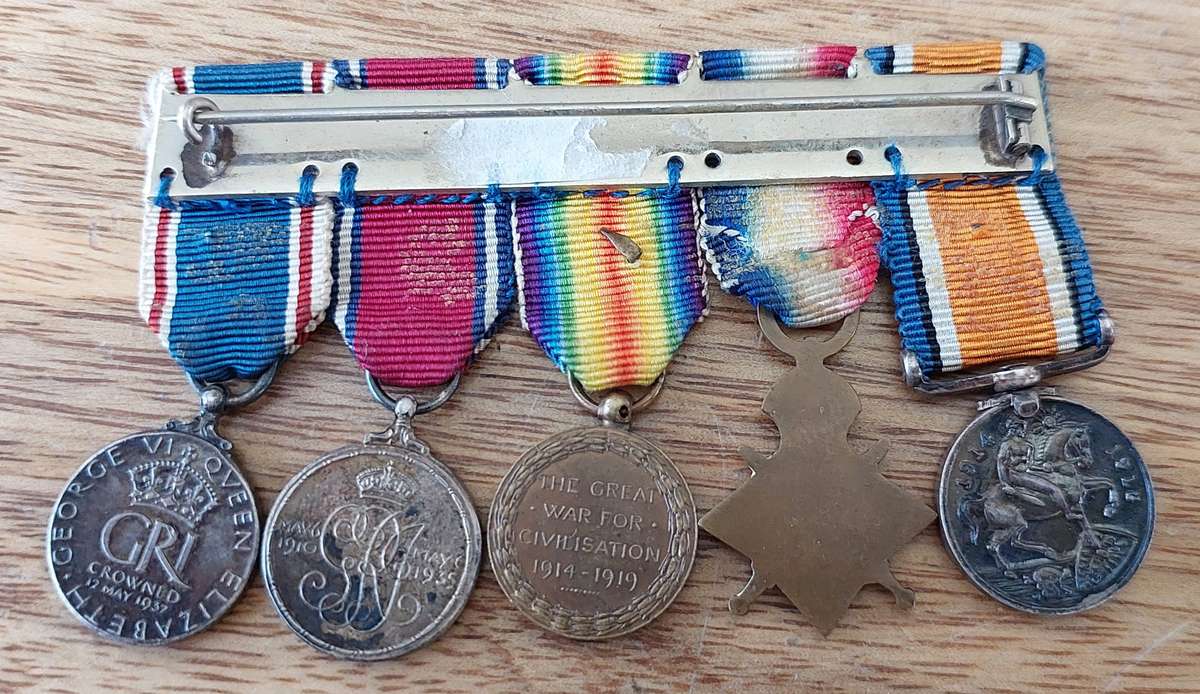 # A Great War Miniature Medal Bar with 5 x Medals #