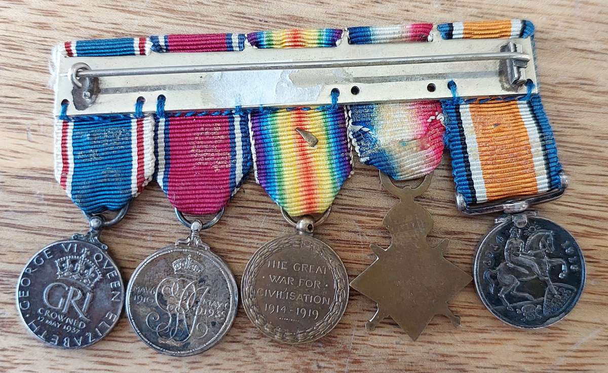 # A Great War Miniature Medal Bar with 5 x Medals #