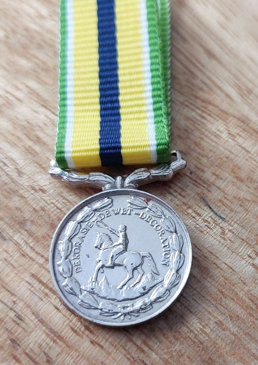 - SADF Miniature De Wet Decoration -