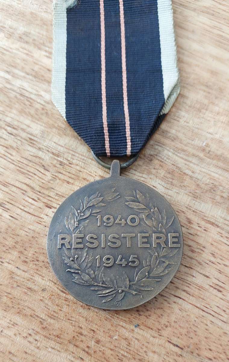 - Belgium Medal of the Resistance 1940-1945 / De Gewapende Weerstandsmedaille -