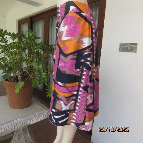 PENNY C colourful geometric printed A-line skirt with inverted pleats. Size 40