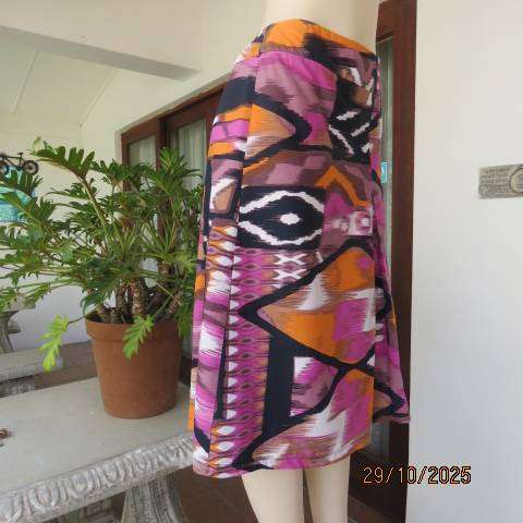 PENNY C colourful geometric printed A-line skirt with inverted pleats. Size 40