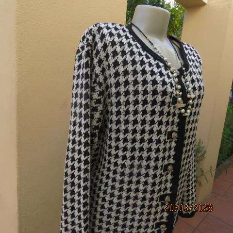 FOSHINI black and white houndstooth acrylic knit long sleeve cardigan size 42-44
