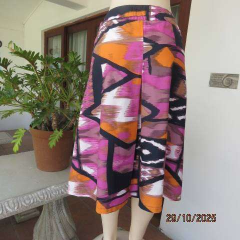 PENNY C colourful geometric printed A-line skirt with inverted pleats. Size 40