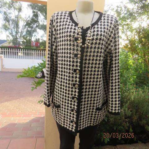 FOSHINI black and white houndstooth acrylic knit long sleeve cardigan size 42-44